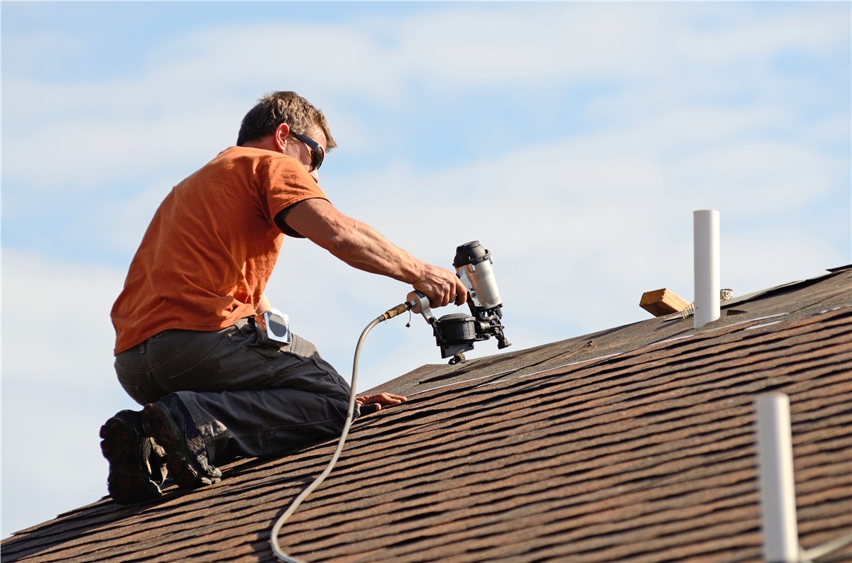 What are the benefits of hiring a roofing contractor?